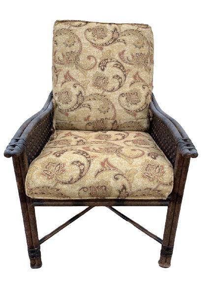 CASTELLE ALUMINIUM LUXURY OUTDOOR LOUNGE CHAIR 35": CASTELLE ALUMINIUM LUXURY OUTDOOR FURNITURE SIDE CHAIR LOUNGE CHAIR | OUTDOOR LIVING GARDEN PATIO OUTSIDE CHAIRS HOME DECOR -35" X 30" X 24" APPROX-VERY GOOD CONDITION CONSISTENT WITH AGE AND OUTDOOR 