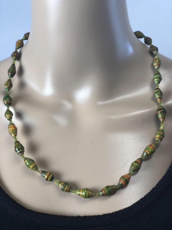 Green and multi colored shorter necklace beaded (1 of 4)