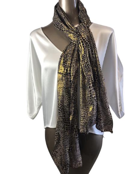 Giraffe printed scarf with a gold undertone (1 of 2)