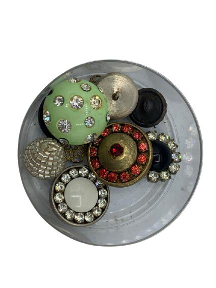 VTG LAGERFELD / TIZIANI ASORTED BUTTON CLOSURES (1 of 3)