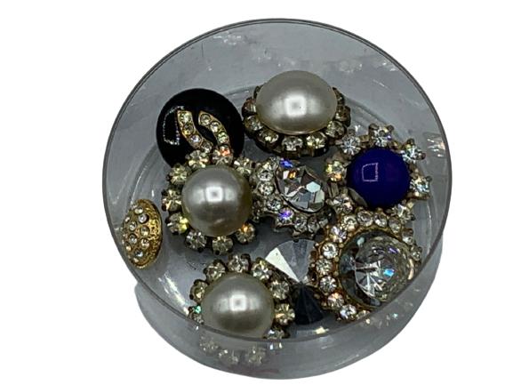VTG LAGERFELD / TIZIANI ASORTED BUTTON CLOSURES (1 of 6)