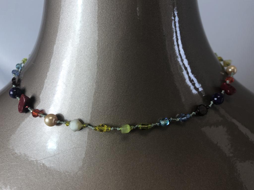 RAINBOW COLORED CHOKER NECKLACE: RAINBOW COLORED CHOKER NECKLACE |RED, PURPLE, YELLOW, GREEN, BLUE-SEE IMAGES FOR CONDITION-NO BRAND DETECTEDHS514