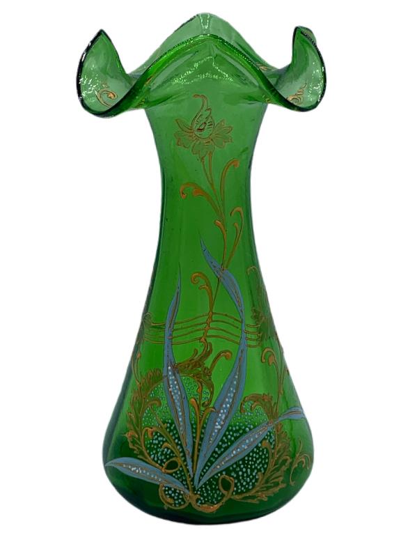 VTG FENTON GREEN FLUTED HANDPAINTED  VASE (1 of 6)