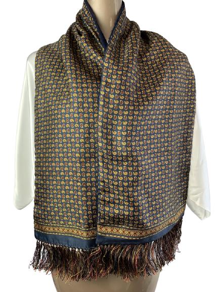 VTG BURBERRYS MEN'S CASHMERE & SILK MUFFLER 52": VTG BURBERRYS MEN'S CASHMERE & SILK MUFFLER 52" - 52" LONG (W/O FRINGE) X 11" WIDE- NAVY & BURGUNDY PAISLEY SILK WITH NAVY CASHMERE ON REVERSE SIDE- GOOD CONDITIONMEN'S ACCESSORIES; MEN'S OUTWEAR & SC