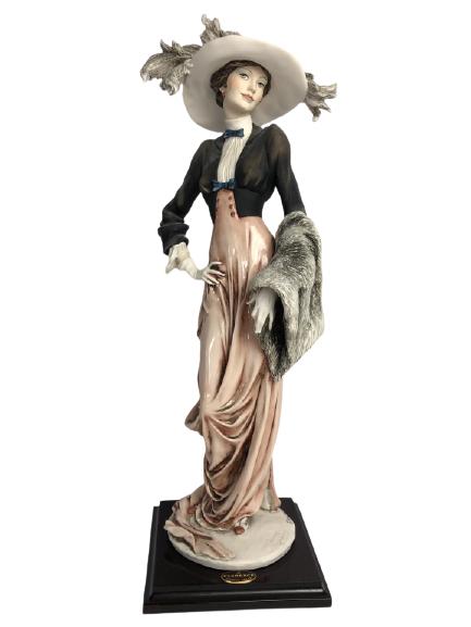 VTG GIUSEPPE ARMANI PORCELAIN WOMAN HOLDING WRAP (1 of 9)