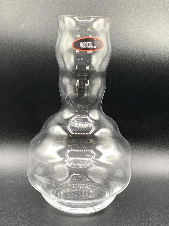 RIEDEL SWIRL CRYSTAL WINE DECANTER 10" HIGH: RIEDEL SWIRL CRYSTAL WINE DECANTER 10" HIGH - 10" HIGH X 6" WIDE- MAKERS MARK ON BASE- GOOD CONDITIONCOLLECTIBLE HOME DECOR; LUXURY SERVEWARE; ENTERTAINING; BARWARE & DRINKWARE; TABLE ACCENTSBC060221