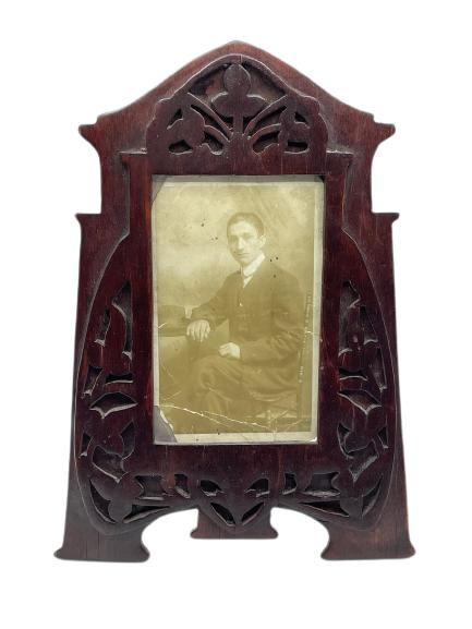 ANTIQUE CHIPPENDALE STYLE FRETWORK WOOD FRAME 11": ANTIQUE CHIPPENDALE STYLE FRETWORK WOOD FRAME WITH ANTIQUE PHOTO -11" X 7" APPROX-CONDITION CONSISTENT WITH AGE -DP6821