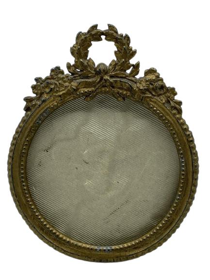 ANTIQUE COLUMBIA MEDALLION STYLE BRASS  FRAME 3" (1 of 3)