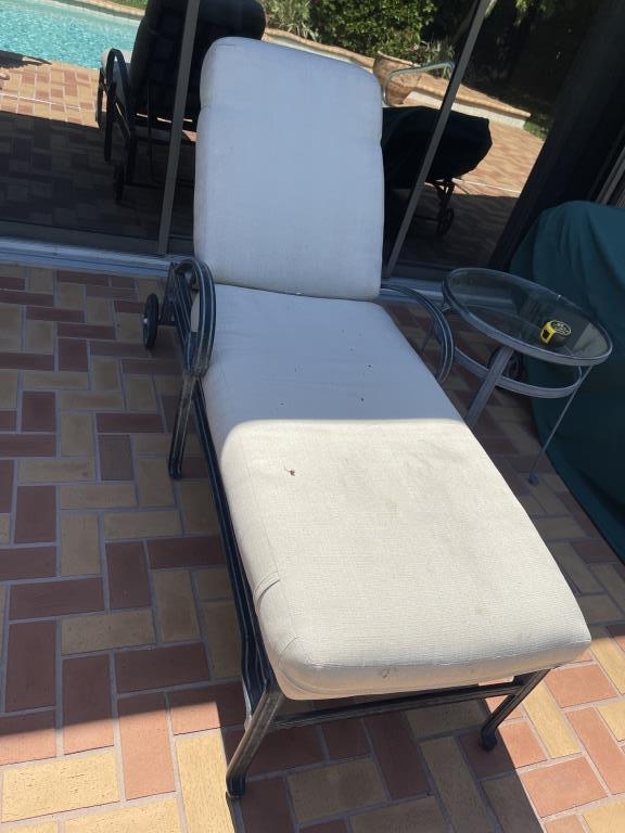 VINTAGE PATIO  ROLLING CHAISE LOUNGE (1 of 3)