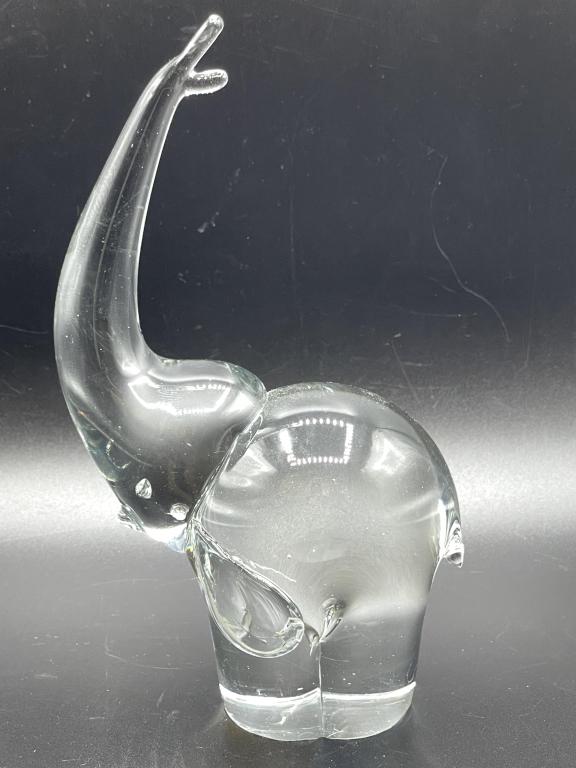 ORREFORS STYLE CRYSTAL ELEPHANT FIGURINE 9.5": VINTAGE ORREFORS STYLE CRYSTAL GLASS ELEPHANT FIGURINE SCULPTURE | COLLECTIBLE CRISTAL STYLE ART GLASS DECORATIVE HOME DECOR SWEDISH SWEDEN-9.5" X 5" X 3 APPROX-VERY GOOD CONDITION, MINOR SURFACE SCRA