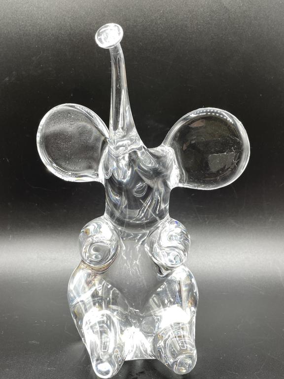 DAUM FRANCE CRYSTAL GLASS ELEPHANT FIGURINE 9": VINTAGE DAUM FRANCE CRYSTAL GLASS ELEPHANT FIGURINE SCULPTURE | COLLECTIBLE CRISTAL STYLE ART GLASS DECORATIVE HOME DECOR SWEDISH SWEDEN-9" X 6" APPROX-VERY GOOD CONDITION, MINOR SURFACE SCRATCHES *MU