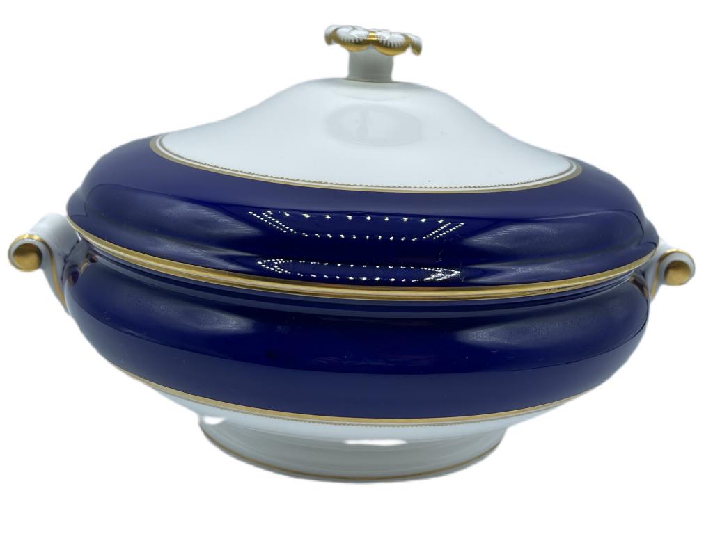 WEDGWOOD RENAISSANCE COVERED SERVING BOWL: -MUST BE PICKED UP BY APPOINTMENT IN LANTANA, FL. FRIDAY JUNE 25- SATURDAY 26 WITH 24 HRS CONFIRMED NOTICE-ANY ITEMS NOT PICKED UP AT THAT TIME WILL INCUR A $50 PER ITEM