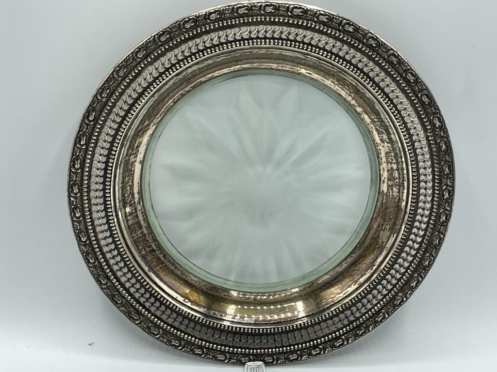 VINTAGE STERLING AND GLASS BOTTLE COASTER 6.5": VINTAGE FRANK WHITING STYLE STERLING AND GLASS BOTTLE COASTER | ANTIQUE TIFFANY STYLE LUXURY HOME DECOR BARWARE HOME BAR -6.5" DIAMETER APPROX-VERY GOOD CONDITION, WEAR CONSISTENT WITH AGE*MUST BE PIC