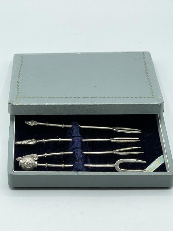 16 VINTAGE STERLING SILVER COCKTAIL FORKS (1 of 8)