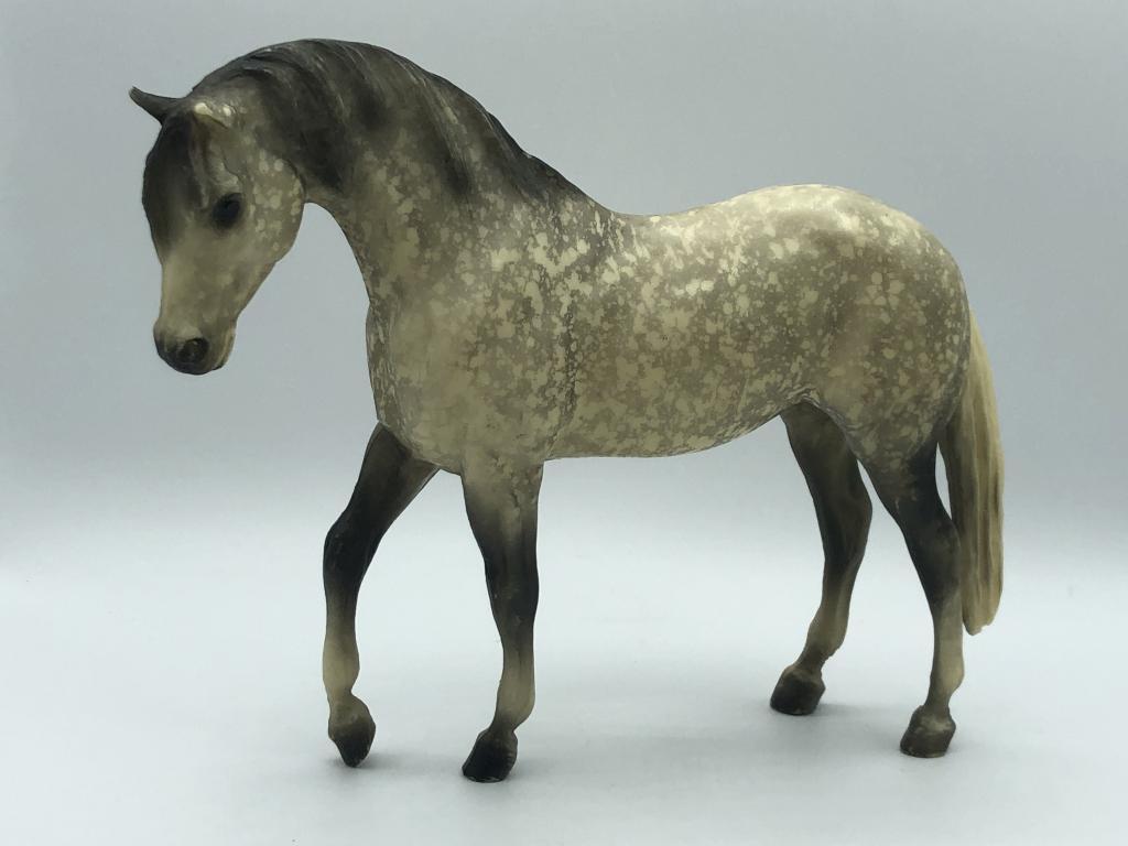 VTG BREYER MOLDING CO. BEIGE DAPPLE MODEL HORSE (1 of 5)
