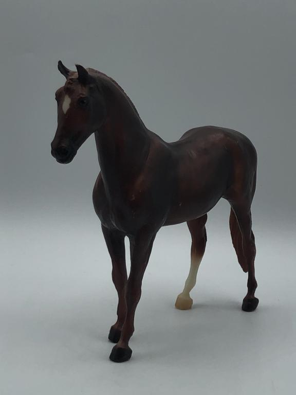 VINTAGE BREYER MOLDING CO. DARK BROWN MODEL HORSE (1 of 5)
