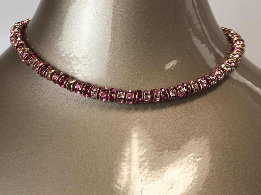VINTAGE PINK STONE CHOKER 15": VINTAGE PINK STONE CHOKER 15" - MAGNETIC CLOSURE- VERY GOOD CONDITIONWOMEN'S CASUAL JEWELRY & ACCESSORIES; HIGH FASHION ACCESSORY; FASHION STYLES & TRENDSBC061821