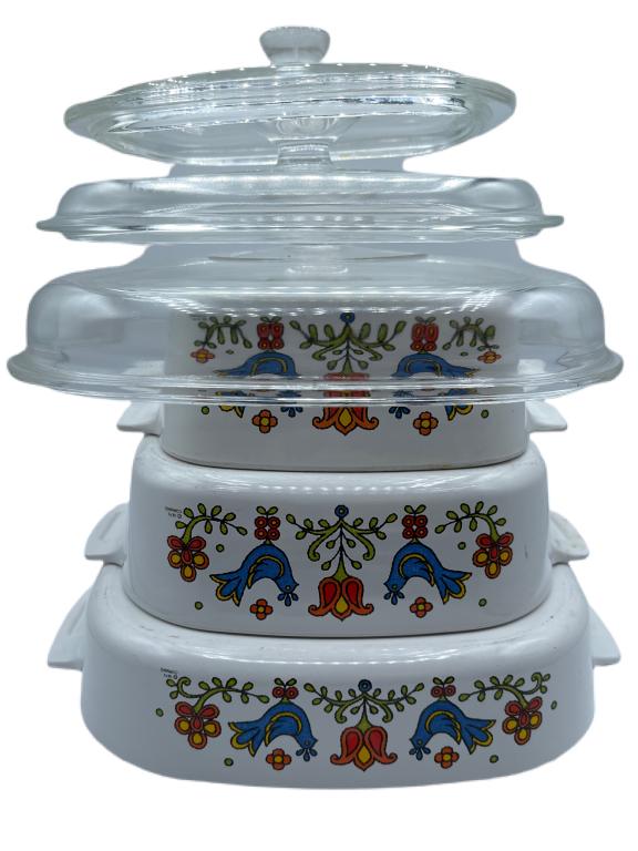 SET OF 3 PYREX BLUE BIRD FRIENDSHIP CASSEROLES: SET OF 3 PYREX BLUE BIRD FRIENDSHIP CASSEROLES -VERY GOOD CONDITIONS- SMALLEST BOWL HAS ISSUES- SEE PICTURES-COVERS INCLUDED