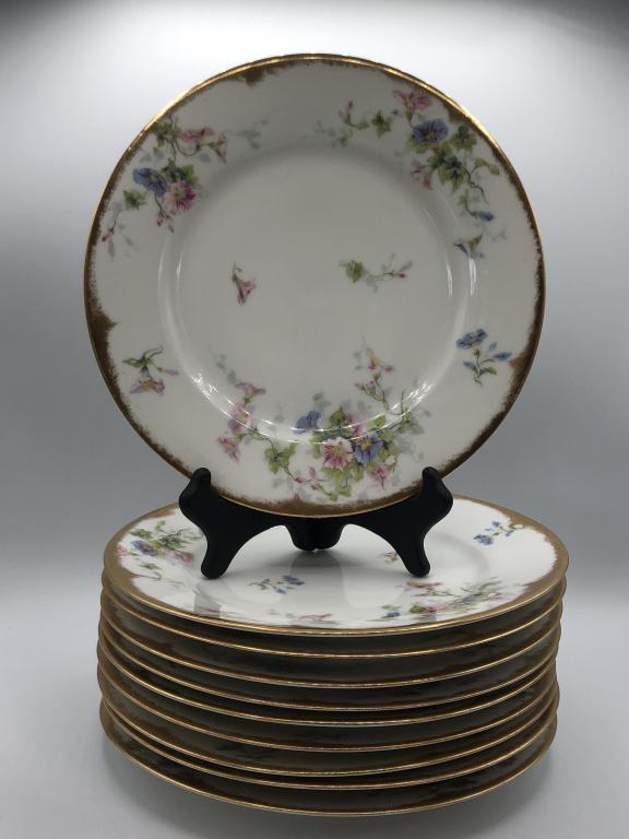 LOT/10 VTG THEODORE HAVILAND FLORAL DINNER PLATES: LOT/10 VTG THEODORE HAVILAND FLORAL DINNER PLATES - 9.75" DIAMETER- LIMOGES, FRANCE- GOOD VINTAGE CONDITION CONSISTENT WITH AGE. THEY NEED A GOOD WASHINGCOLLECTIBLE CHINA & PORCELAIN; FINE DINING & EN