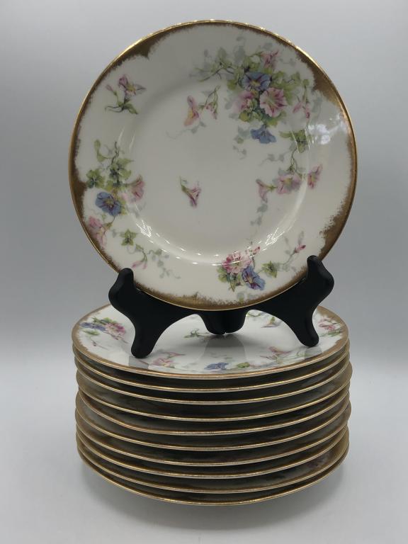 LOT/11 VTG THEODORE HAVILAND FLORAL SALAD PLATES: LOT/11 VTG THEODORE HAVILAND FLORAL SALAD PLATES - 7.5" DIAMETER- LIMOGES, FRANCE- GOOD VINTAGE CONDITION CONSISTENT WITH AGE. THEY NEED A GOOD WASHINGCOLLECTIBLE CHINA & PORCELAIN; FINE DINING & ENTE