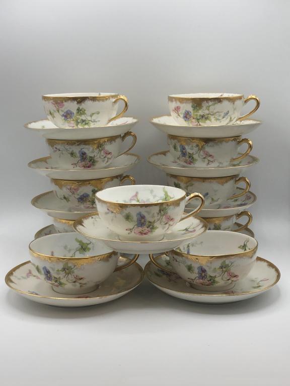LOT/11 VTG THEODORE HAVILAND FLORAL CUPS/SAUCERS: LOT/11 VTG THEODORE HAVILAND FLORAL CUPS/SAUCERS - CUP IS 4" X 2"- SAUCERS ARE 6"- LIMOGES, FRANCE- GOOD VINTAGE CONDITION CONSISTENT WITH AGE. THEY NEED A GOOD WASHINGCOLLECTIBLE CHINA & PORCELAIN; F