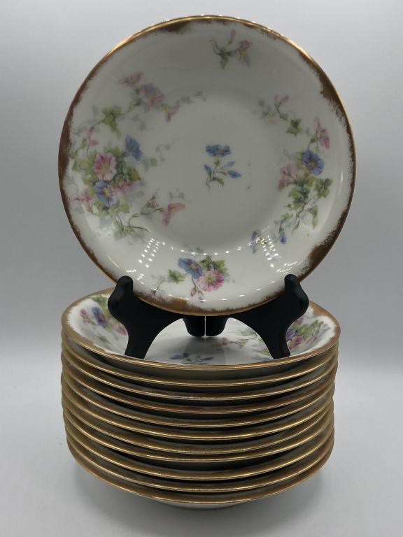 LOT/12 VTG THEODORE HAVILAND FLORAL SOUP BOWLS: LOT/12 VTG THEODORE HAVILAND FLORAL SOUP BOWLS - 7.5" DIAMETER X 1.25" HIGH- LIMOGES, FRANCE- GOOD VINTAGE CONDITION CONSISTENT WITH AGE. THEY NEED A GOOD WASHINGCOLLECTIBLE CHINA & PORCELAIN; FINE DI