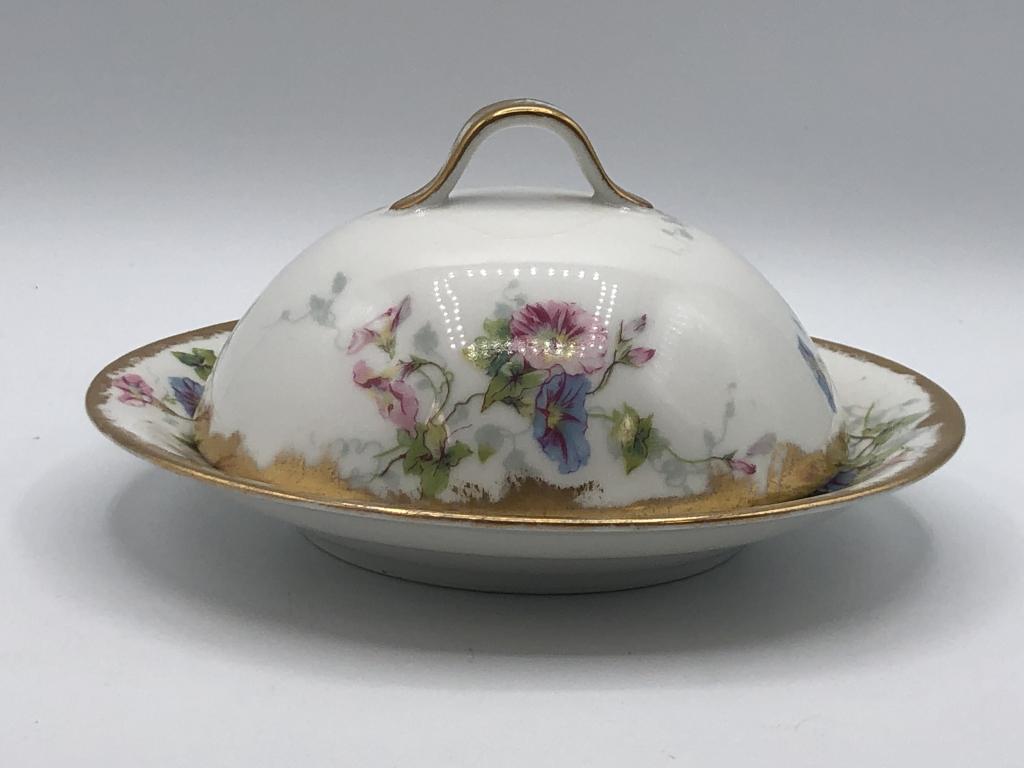 VINTAGE THEODORE HAVILAND COVERED BUTTER DISH: VINTAGE THEODORE HAVILAND COVERED BUTTER DISH - BOTTOM IS 7" DIAMETER AND HAS A STRAINER- COVER IS 5.25" DIAMETER- LIMOGES, FRANCE- GOOD VINTAGE CONDITION CONSISTENT WITH AGE. THEY NEED A GOOD WASHING