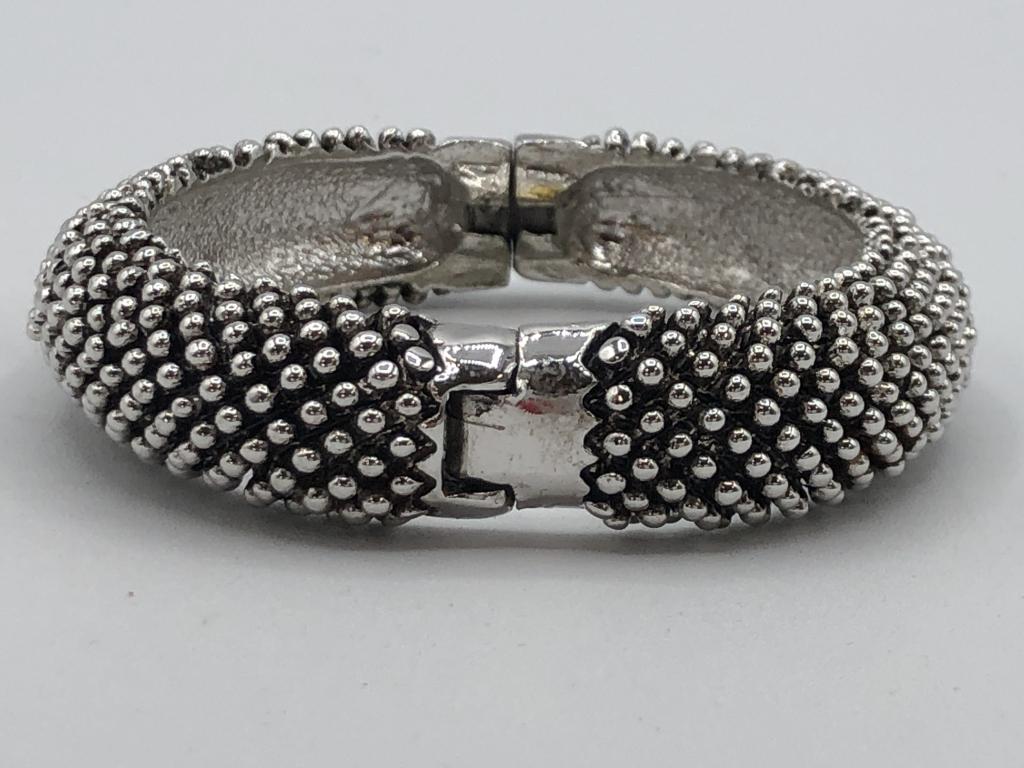 VINTAGE SILVER BEAD HINGED BRACELET 2.75": VINTAGE SILVER BEAD HINGED BRACELET 2.75" - MAGNETIC CLOSURE - VERY GOOD CONDITIONWOMEN'S CASUAL JEWELRY & ACCESSORIES; HIGH FASHION ACCESSORY; FASHION STYLES & TRENDSBC061821