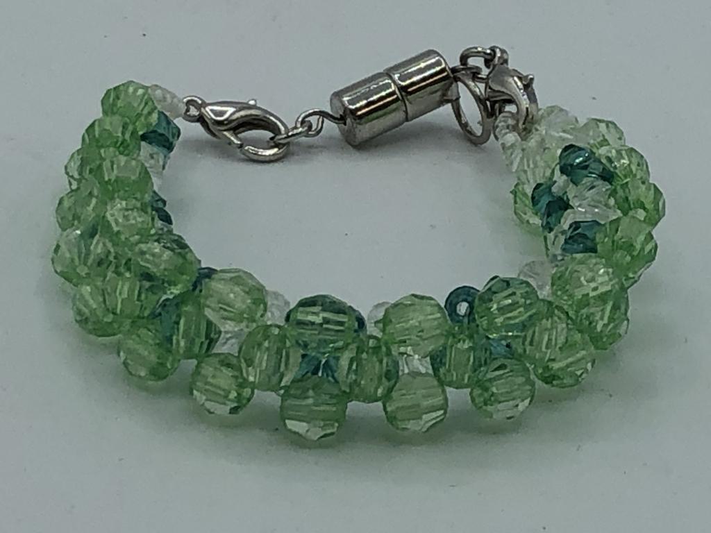 VINTAGE SHADES OF GREEN BEAD BRACELET 2": VINTAGE SHADES OF GREEN STONE BRACELET 2" - MAGNETIC CLOSUREWOMEN'S CASUAL JEWELRY & ACCESSORIES; HIGH FASHION ACCESSORY; FASHION STYLES & TRENDSBC061821