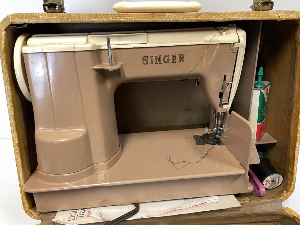 Vintage sewing online machine carrying case