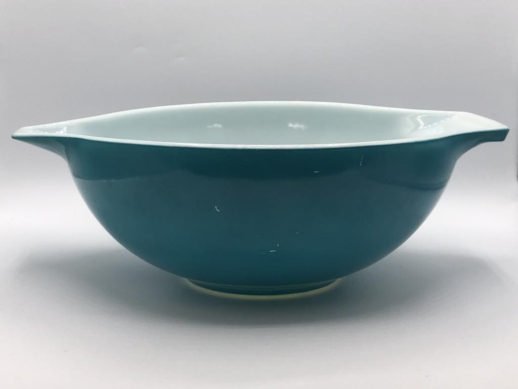 VINTAGE LARGE PYREX AQUA MIXING BOWL 10.5" (1 of 5)