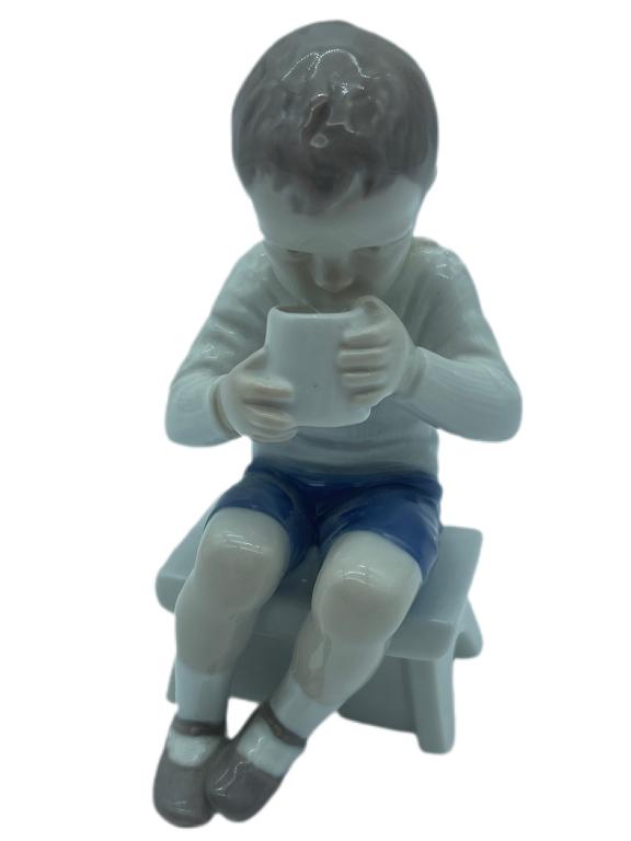 BING & GROENDAHL FIGURINE VICTOR BOY DRINKING (1 of 3)