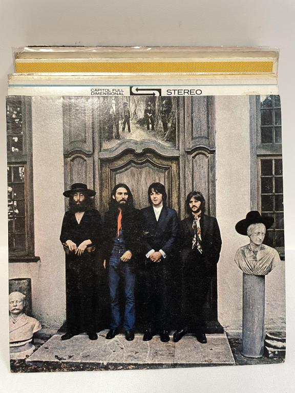 19 VINTAGE BEATLES ALBUMS: 19 VINTAGE BEATLES ALBUMS | COLLECTIBLE BEATLES MANIA MUSIC MEMORABILIA-HEY JUDE, MEET THE BEATLES, SGT PEPPERS, SPT PEPPERS MONO, YESTERDAY AND TODAY, MAGICAL MYSTERY TOUR, ABBEY ROAD, HELP!, SOMETHI