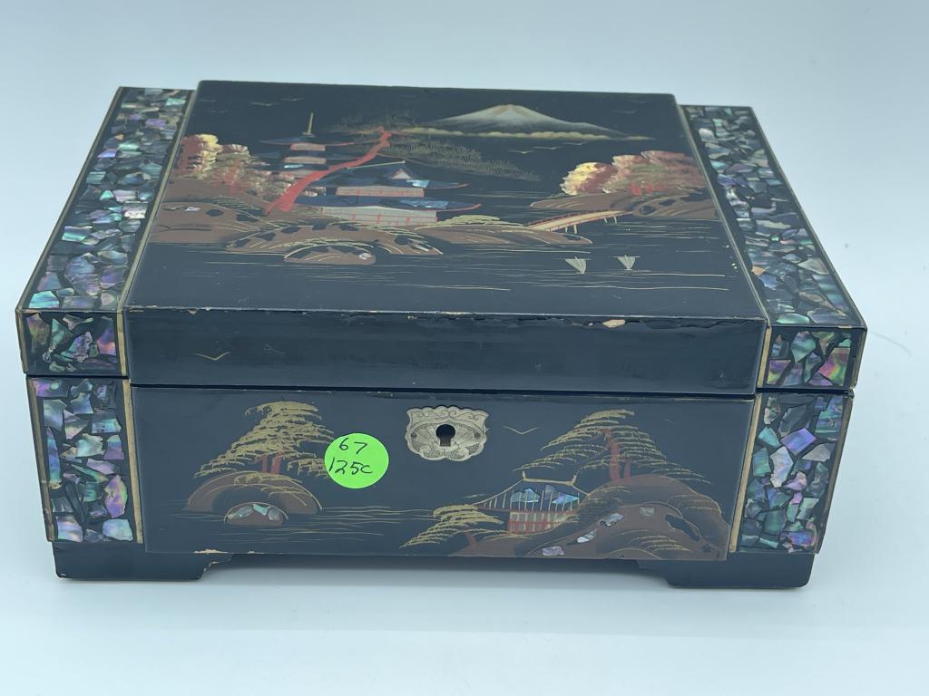 ASIAN BLACK LACQUER IRIDESCENT ABALONE SHELL BORD (1 of 5)