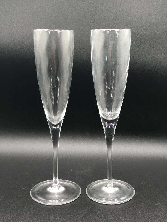 PAIR VINTAGE DOROTHY THORPE CHAMPAGNE FLUTES (1 of 3)