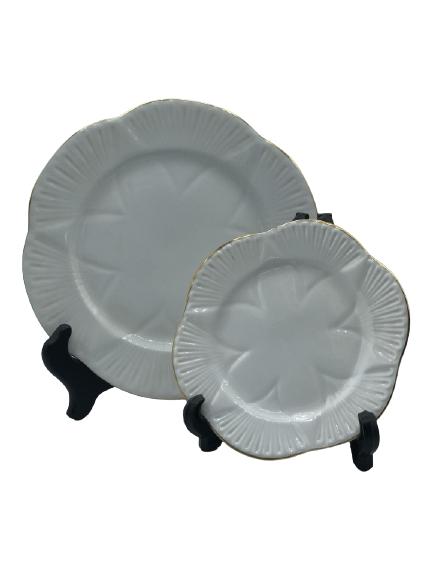 LOT OF 2 VINTAGE SHELLEY ENGLAND BOND CHINA PLATES: LOT OF 2 VINTAGE SHELLEY ENGLAND BOND CHINA PLATES - SALAD PLATE IS 8" DIAMETER- BREAD PLATE IS 6" DIAMETER- MADE IN ENGLANDCOLLECTIBLE CHINA & PORCELAIN; FINE DINING & ENTERTAINING; LUXURY PLACESETTI