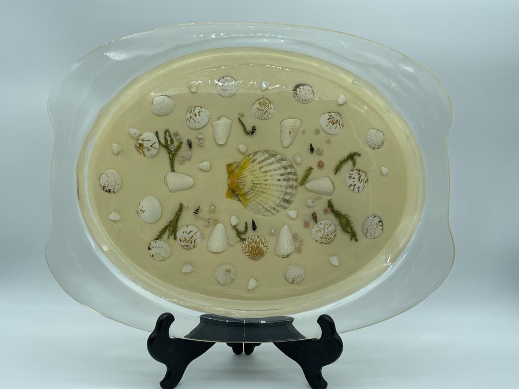 VTG LUCITE AND SEASHELL SERVING PLATTER: VTG LUCITE AND SEASHELL SERVING PLATTER
