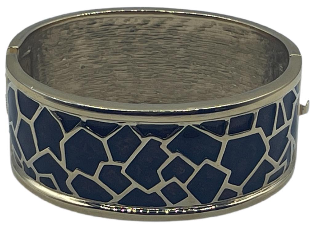 LOVELY ENAMEL HINGED BRACELET (1 of 8)