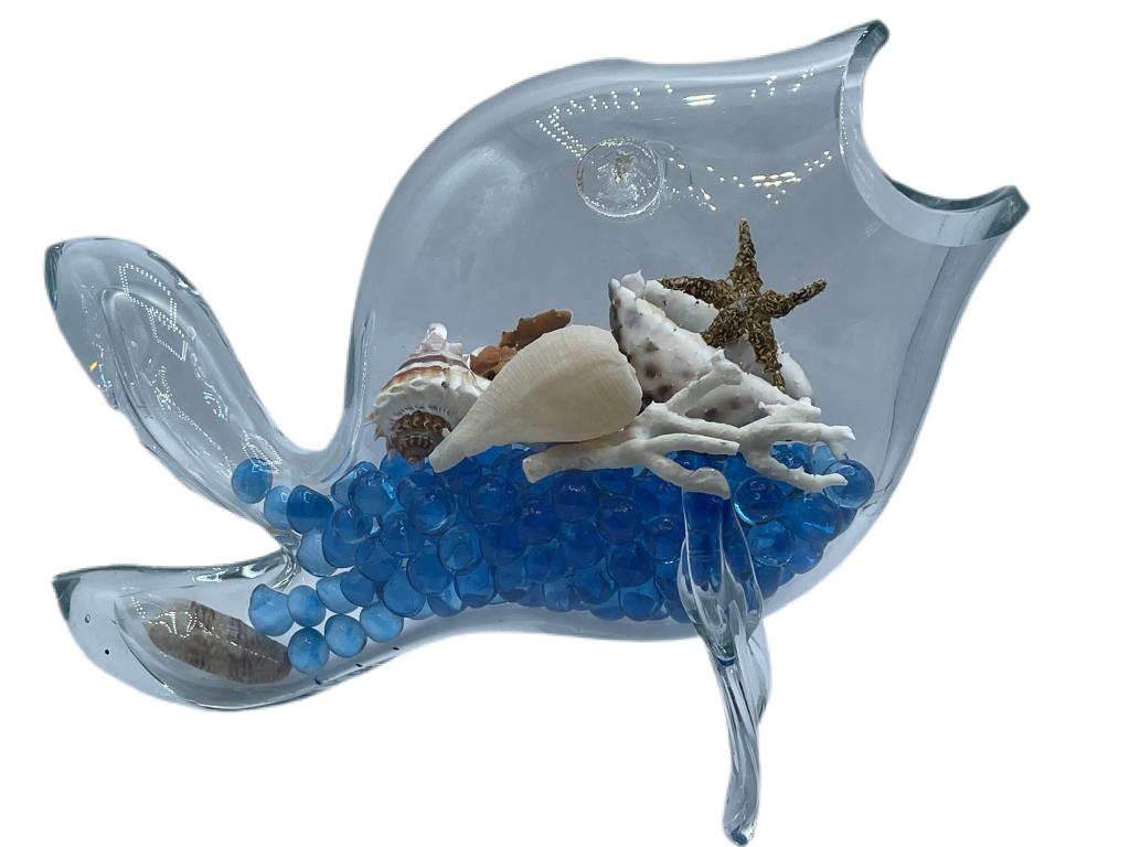 FISH ART GLASS SCULPTURE WITH SEASHELLS: FISH ART GLASS SCULPTURE WITH SEASHELLS