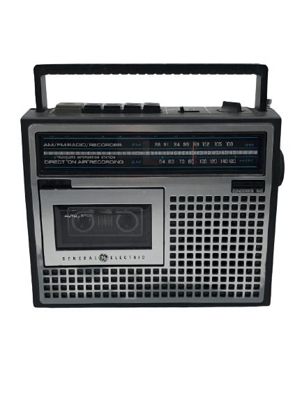 VTG GE PORTABLE AM/FM RADIO & CASSETTE RECORDER (1 of 5)
