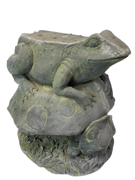 VTG FROG ON MUSHROOM GARDEN STATUE (1 of 7)
