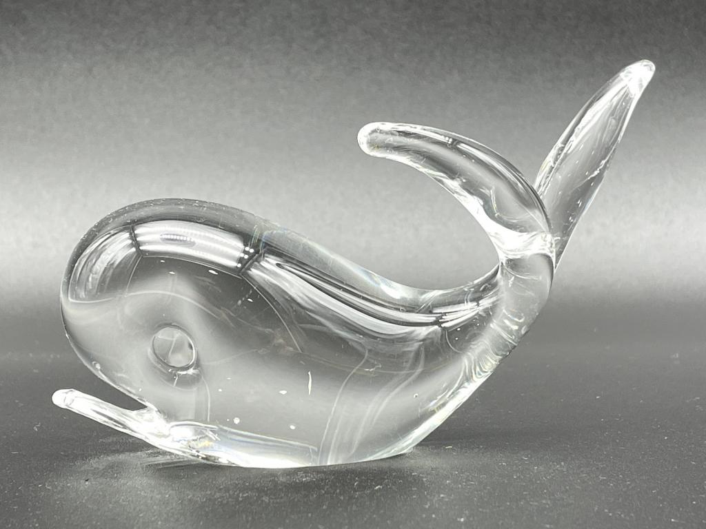 VINTAGE STEUBEN STYLE ART GLASS WHALE 5": VINTAGE MID CENTURY STEUBEN STYLE ART GLASS WHALE SCULPTURE PAPERWEIGHT | COLLECTIBLE COASTAL MODERN HOME ACCESSORIES-3" X 5" X 2" APPROX-VERY GOOD CONDITION-DP72821 PORTAGE HOUSE 1FL