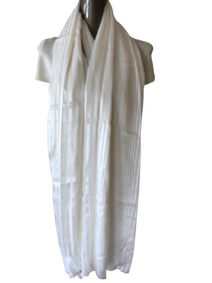 VINTAGE GUCCI 76" WHITE SILK FRINGED SHAWL (1 of 6)