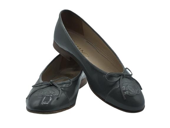 CHANEL LOGOGRAY PATENT LEATHER BALLET FLATS SIZE 36 (1 of 4)