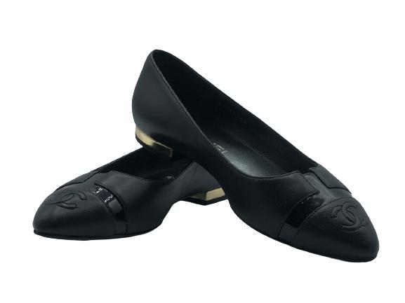 CHANEL LOGO BLACK LEATHER FLATS SZ 36 (1 of 3)