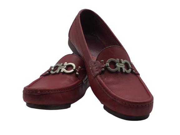 SALVATORE FERRAGAMO BOUTIQUE RED LOAFERS SZ 6.5: SALVATORE FERRAGAMO BOUTIQUE RED LOAFERS SZ 6.5-APPROX EURO SIZE 36.5-WOMEN'S LUXURY SHOES AND ACCESSORIES LUX FASHION DESIGNER VINTAGE CLOTHING****ITEM IS LOCATED AT NORTH PALM BEACH HOME. PICK UP IS