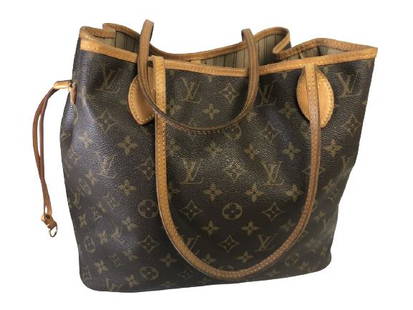 VTG LOUIS VUITTON NEVER FULL TOTEBAG 12.6": VTG LOUIS VUITTON NEVER FULL TOTEBAG 12.6" LUXURY DESIGNER HANDBAG HIGH END LEATHER 12.6 x 11.4 x 6.7MONGRAM CANVAS WITH TAN COWHIDE TRIMLINED IN STRIPE TEXTILE - SOME STAINING IN LININGSIDE