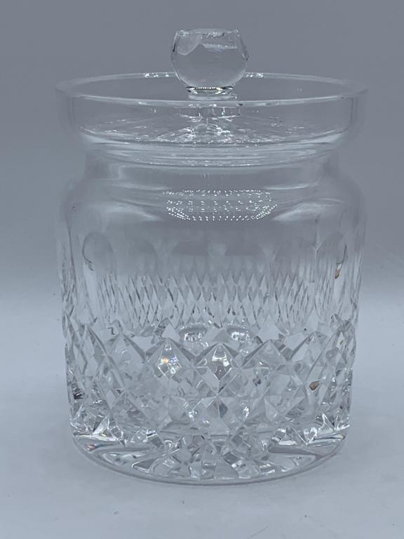 VINTAGE CUT GLASS BISCUIT JAR 5.5" HIGH: VINTAGE CUT GLASS BISCUIT JAR 5.5" HIGH - COLLECTIBLE CRYSTAL & GLASS; HOME DECOR- VERY GOOD CONDITION - NO CHIPS OR CRACKS- BC080321