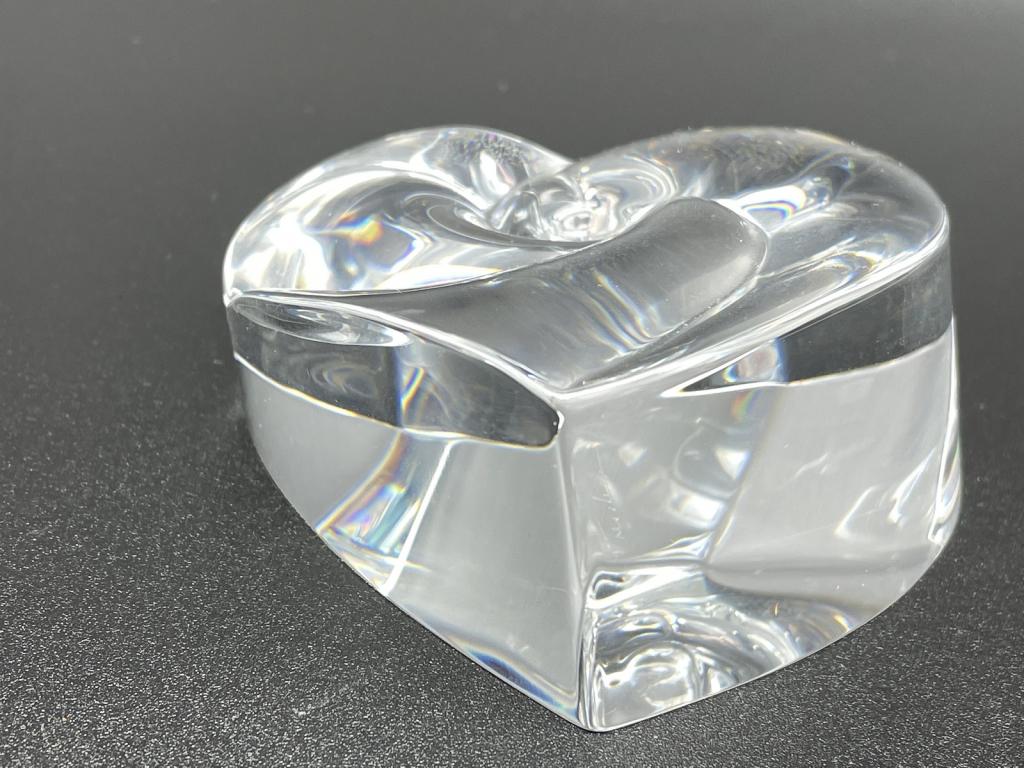 STEUBEN ART GLASS HEART SCULPTURE PAPERWEIGHT 3" (1 of 3)