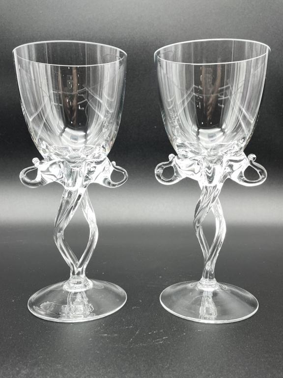 2 STEUBEN STYLE ELEPHANT WINE GLASS GOBLETS: SET OF 2 STEUBEN STYLE ELEPHANT WINE GLASS GOBLETS | COLLECTIBLE BARWARE HOME BAR ACCESSORIES-4" X 2" APPROX EACH-VERY GOOD CONDITION, LIGHT WEAR CONSISTENT WITH AGE AND USE-DP8321 PORTAGE HOUSE 1 FL